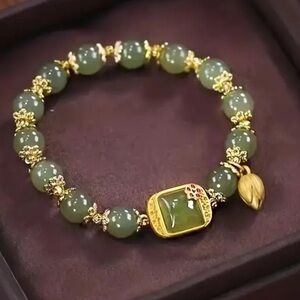NEW LOTUS POD CHARM GLASS BEADES BRACELET